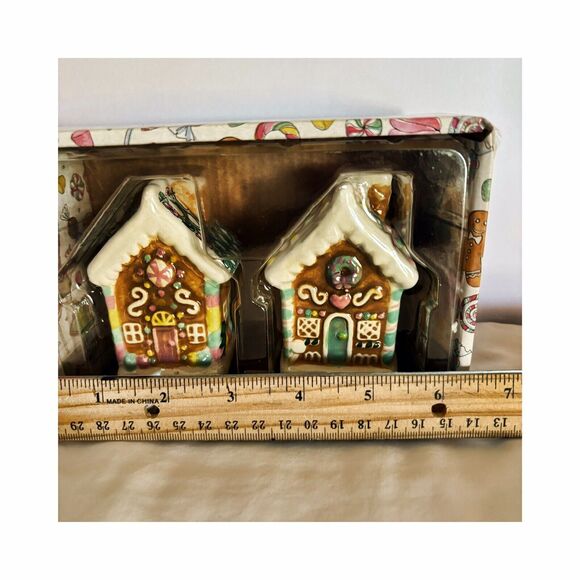 NWT Gingerbread House Salt & Pepper Shakers  3”x4” New Christmas 
Holiday Xmas - Picture 1 of 7